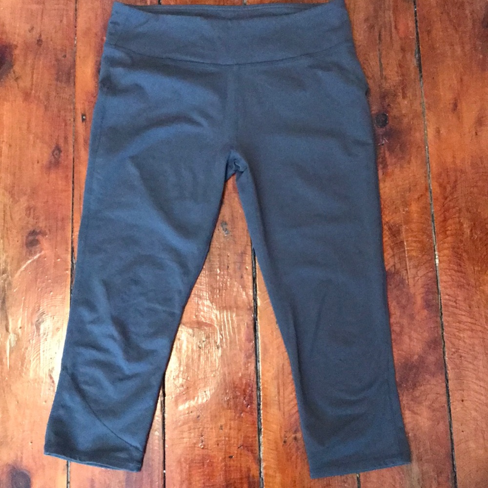 Fabletics Gray cropped leggings
